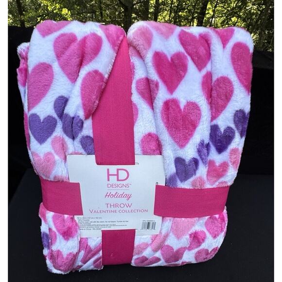 Brand New HD Designs Holiday Throw Valentines Day Collection Micro-Plush Blanket - Picture 1 of 5